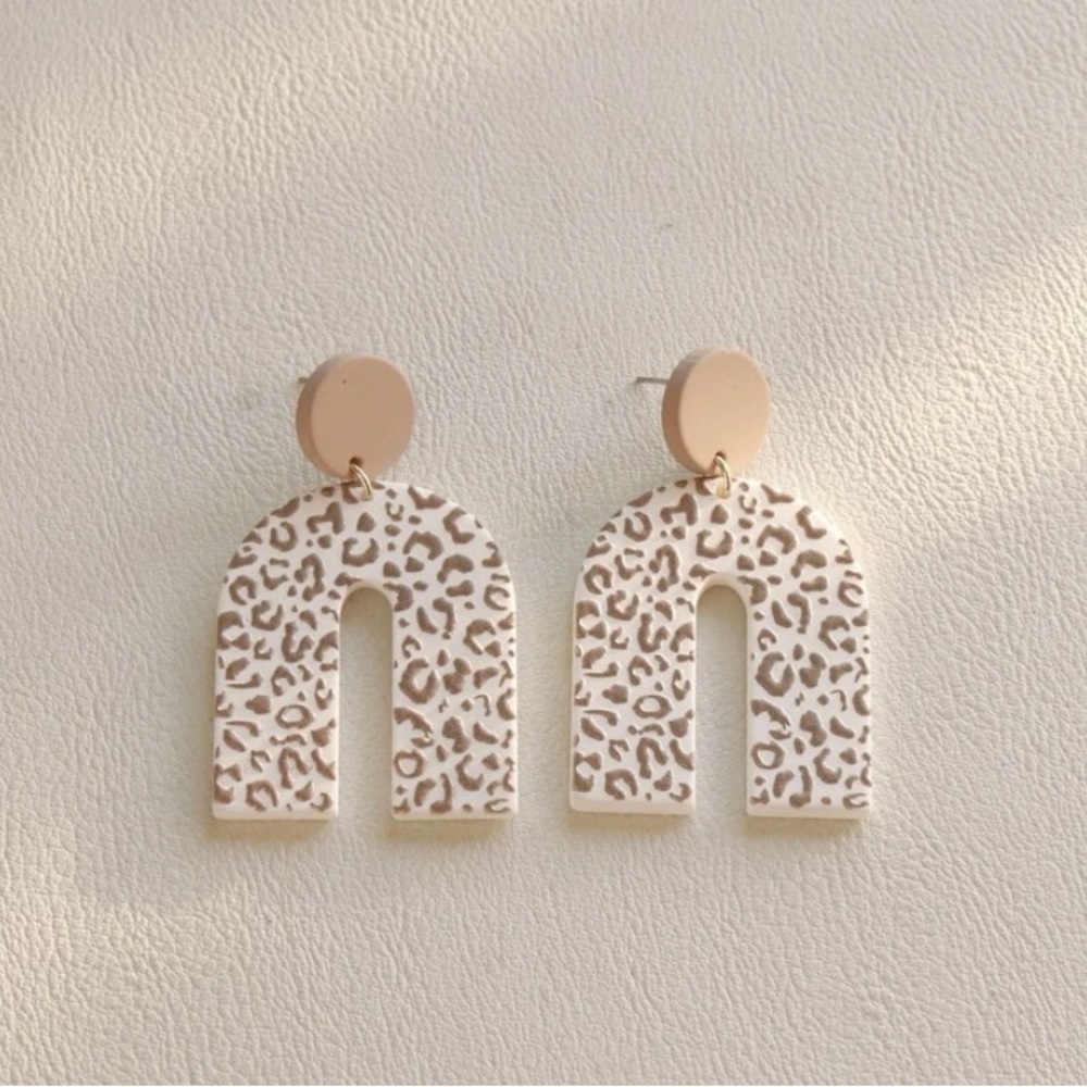 NWOT Leopard print U shaped drop earrings